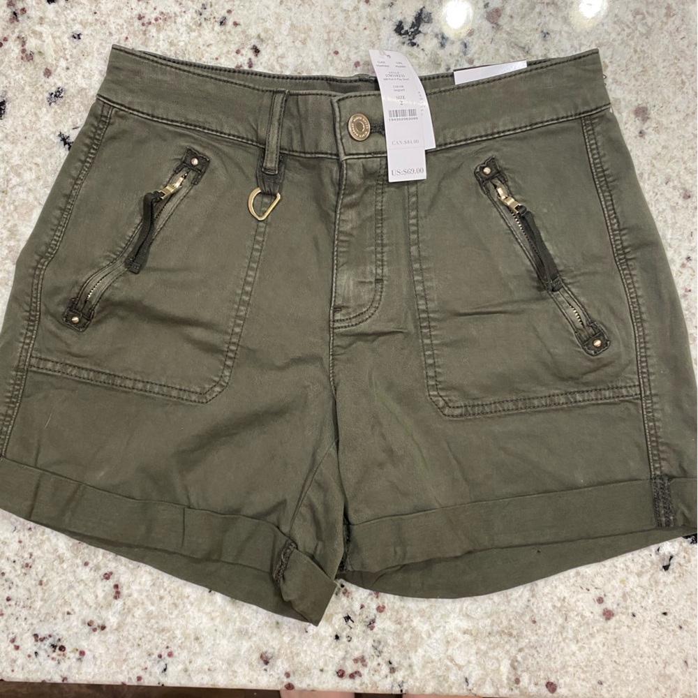 COPY - WHBM Mid-Rise Pret-A-Play Shorts- GREEN